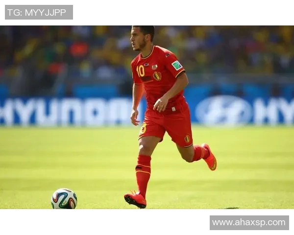 足球明星人物解说创作探索：揭示他们背后的故事与赛场魅力